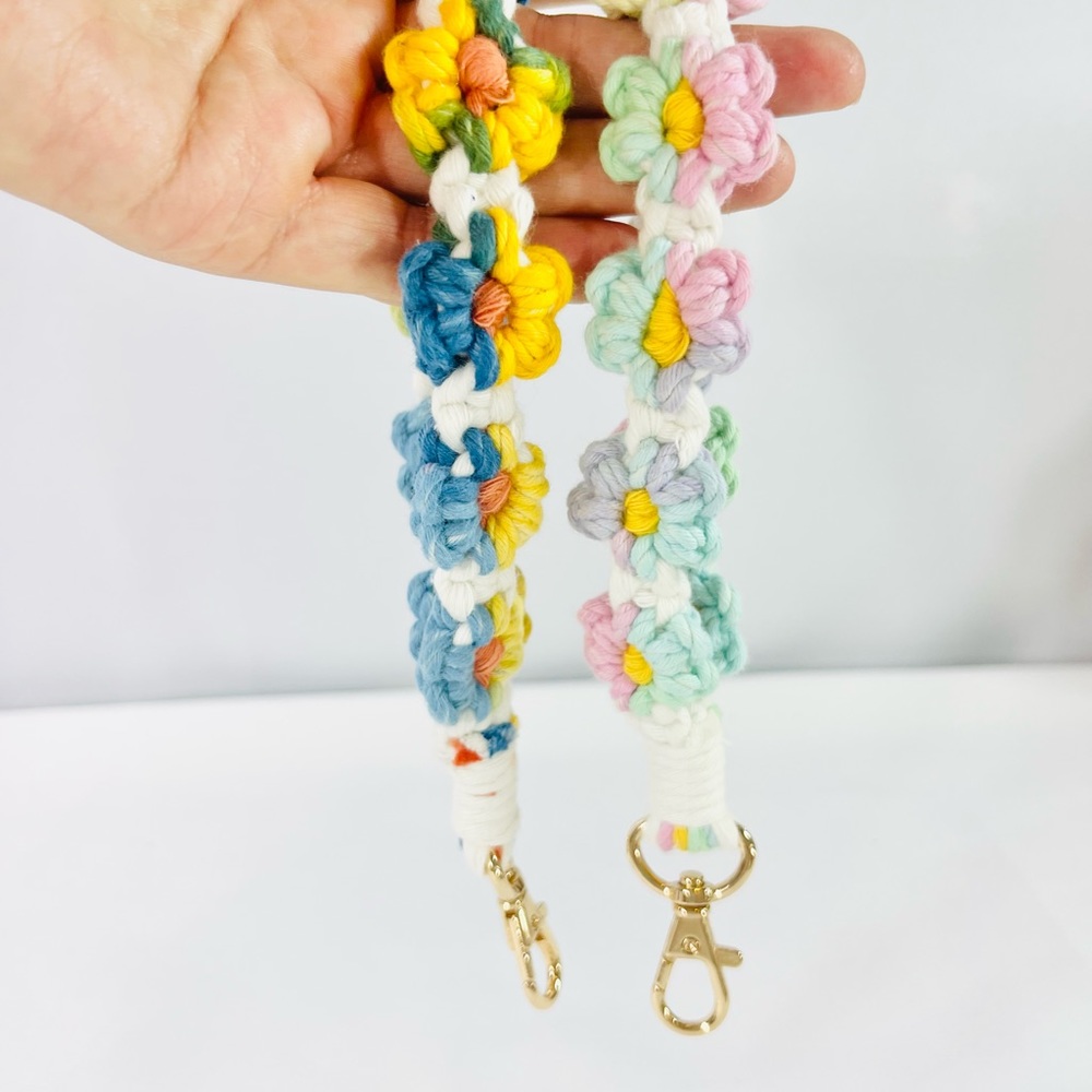 Macrame Flower Keychain- Set of 2, Wristlet Daisy Keychain, Purse Charm, Lanyard